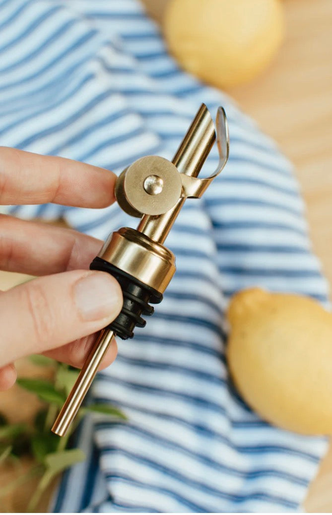 Self Closing Pour Spout