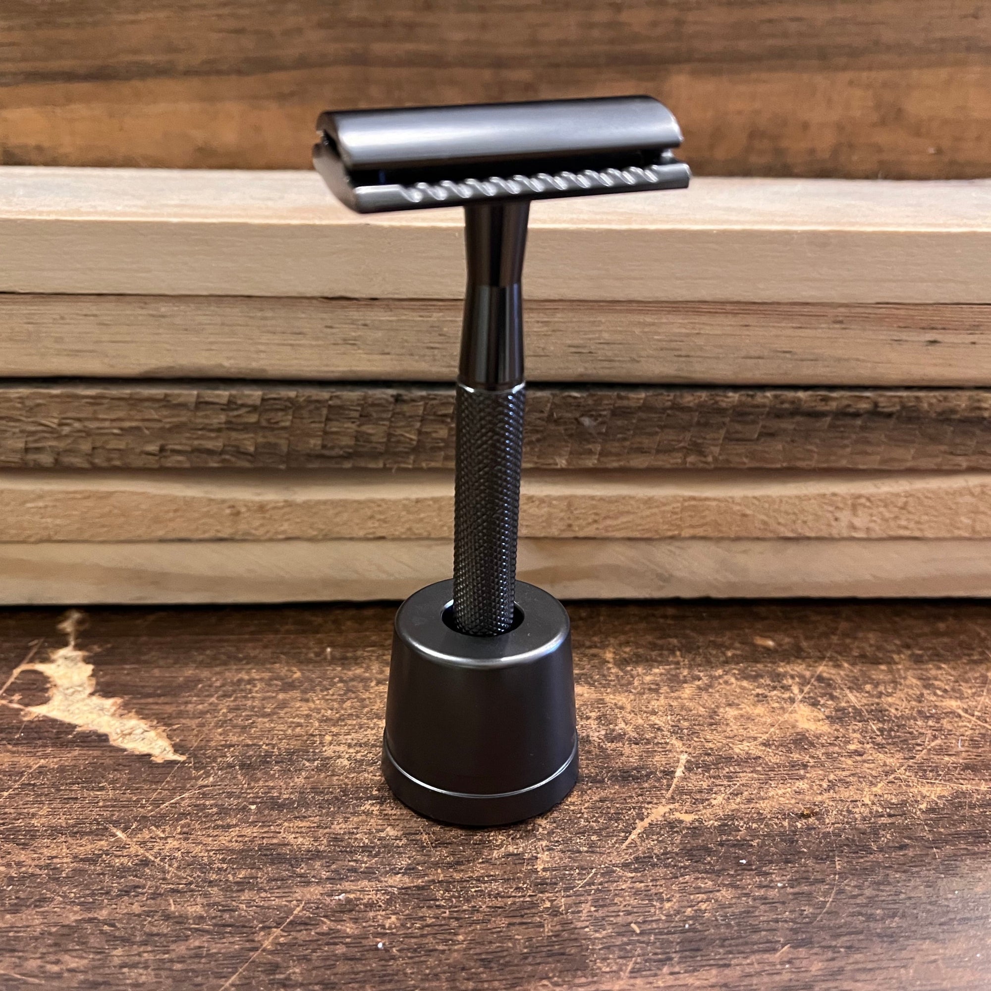 Coated brass safety razor from Ningbo Haward Razor with a sleek design and textured handle for a comfortable shave.