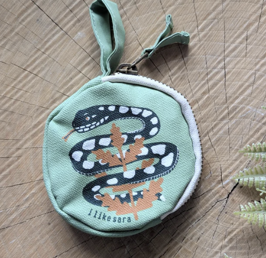 ilikesara zippered pouches with colorful patterns, showcasing compact storage bags with secure zipper closures